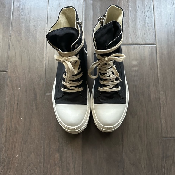 Rick owens DRKSHDW
size 42
Excellent condition - Picture 5 of 5